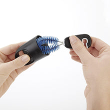 טען תמונה לצפייה בגלריה, מברשת לניקוי בקבוקים-מברשת ניקיון-OXO-סופר הום