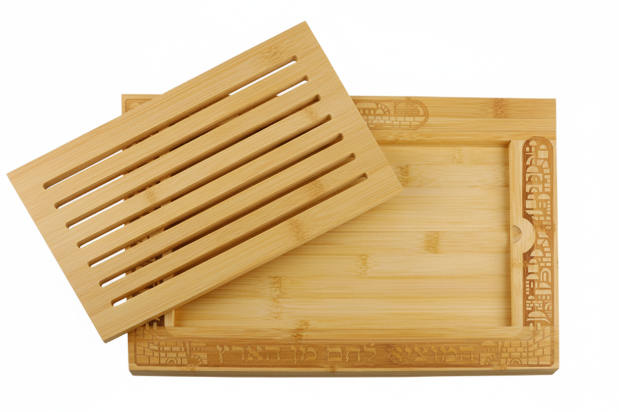 מגש חלה מהודר מעץ במבוק עם סכין-מגש לחלות מעץ-ART JUDAICA-סופר הום