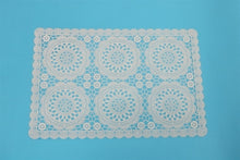 Load image into Gallery viewer, פלייסמט תחרה מרובע שחור/לבן/קרם-פלייסמנט-SUPERHOME סופרהום-שחור-סופר הום