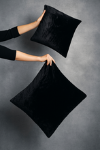 טען תמונה לצפייה בגלריה, ציפית לכרית נוי לטיפה - מגוון צבעים-ציפית לכרית נוי-ASHRAM-אפור כהה-סופר הום
