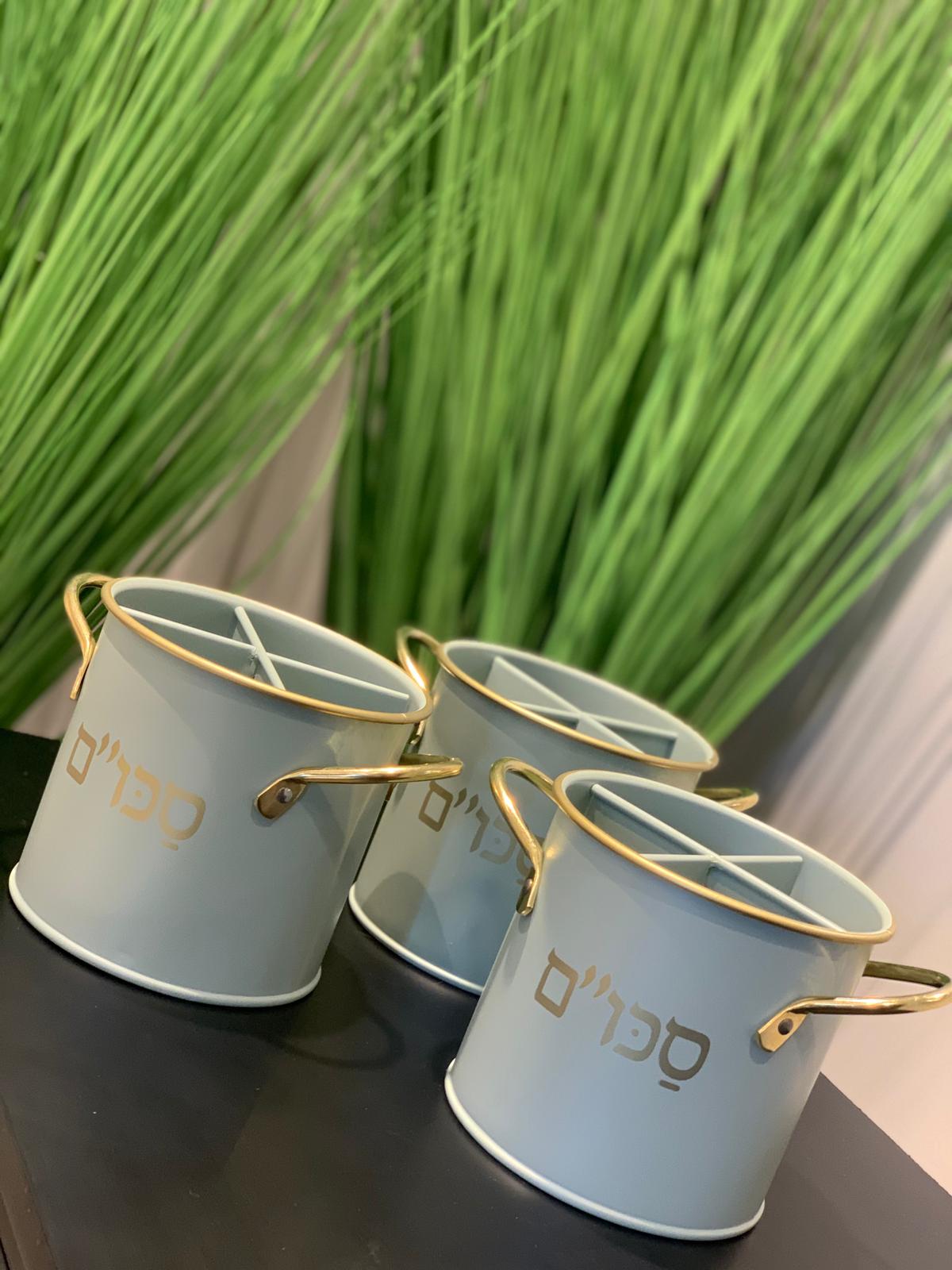 כלי מתכת לסכום במגוון צבעים-סכומון-גרופי מתנות-לבן-סופר הום