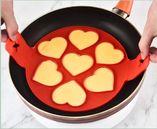 תבנית סיליקון 7 שקעים להכנת פנקייקים וחביתות בצורת לבבות-תבנית פנקייק-Fresco-סופר הום