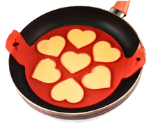 טען תמונה לצפייה בגלריה, תבנית סיליקון 7 שקעים להכנת פנקייקים וחביתות בצורת לבבות-תבנית פנקייק-Fresco-סופר הום
