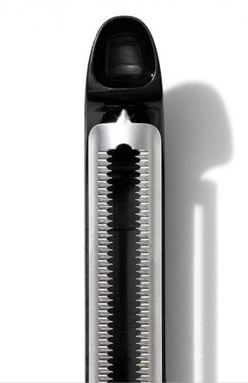 קולפן משונן מבית OXO-קולפן ירקות-OXO-סופר הום