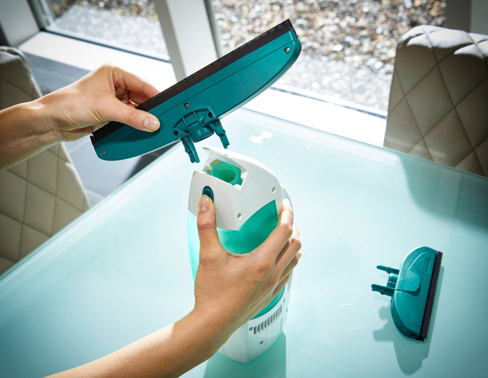 מנקה חלונות חשמלי Click System Dry & Clean-מנקה חלונות חשמלי-Leifheit-סופר הום